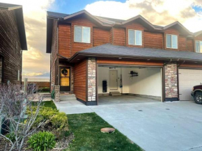 Cozy TownHome with King Bed and Teton Views